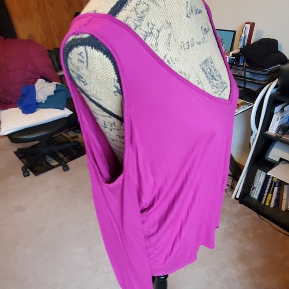 Express size XL cold shoulder blouse in magenta - Picture 2 of 8
